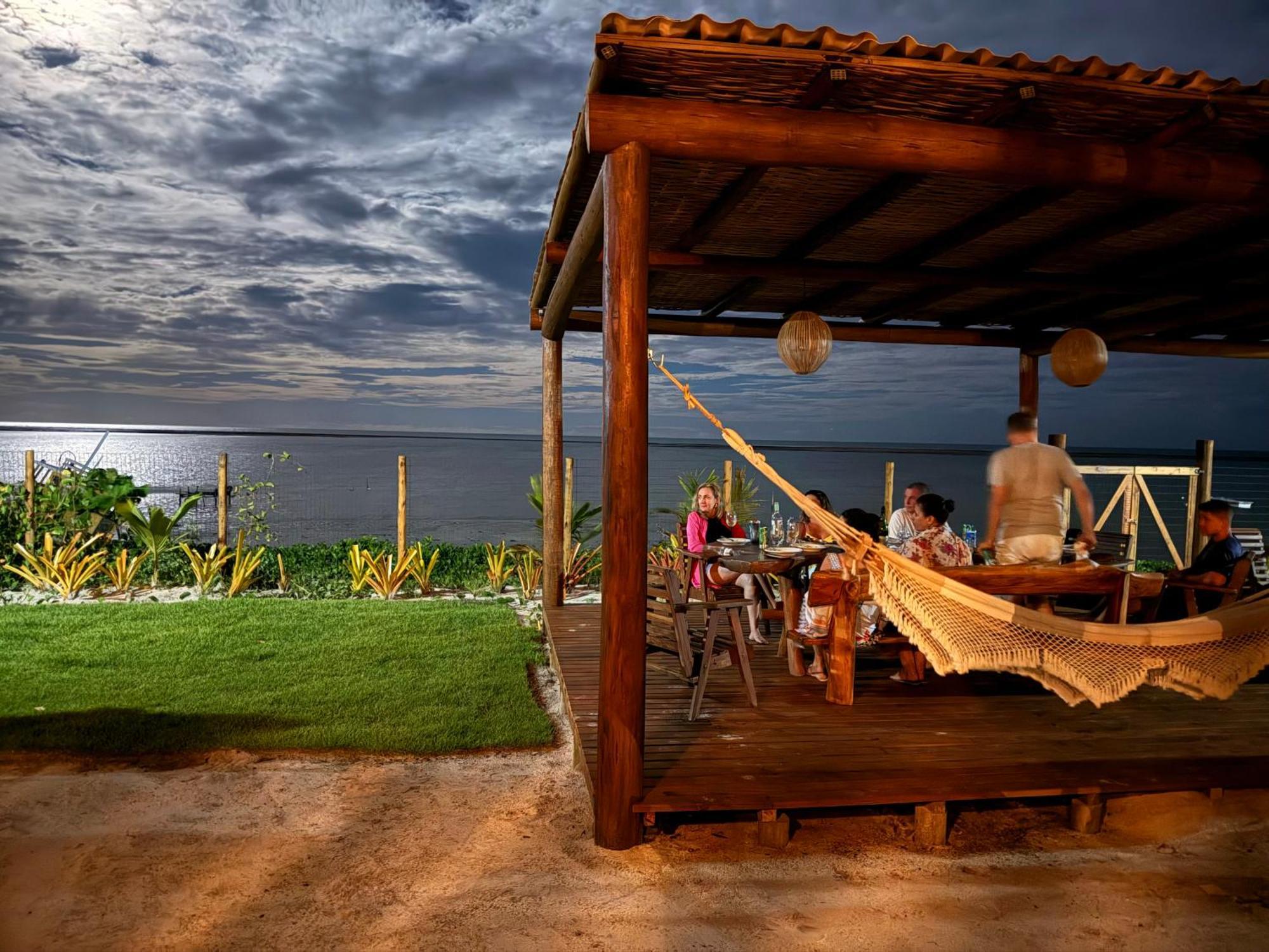 Acampamento Ocas Pataxo Pe Na Areia *