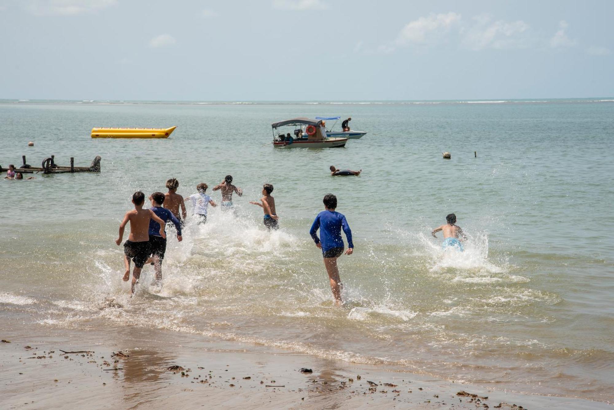 Ocas Pataxo Pe Na Areia Acampamento Porto Seguro