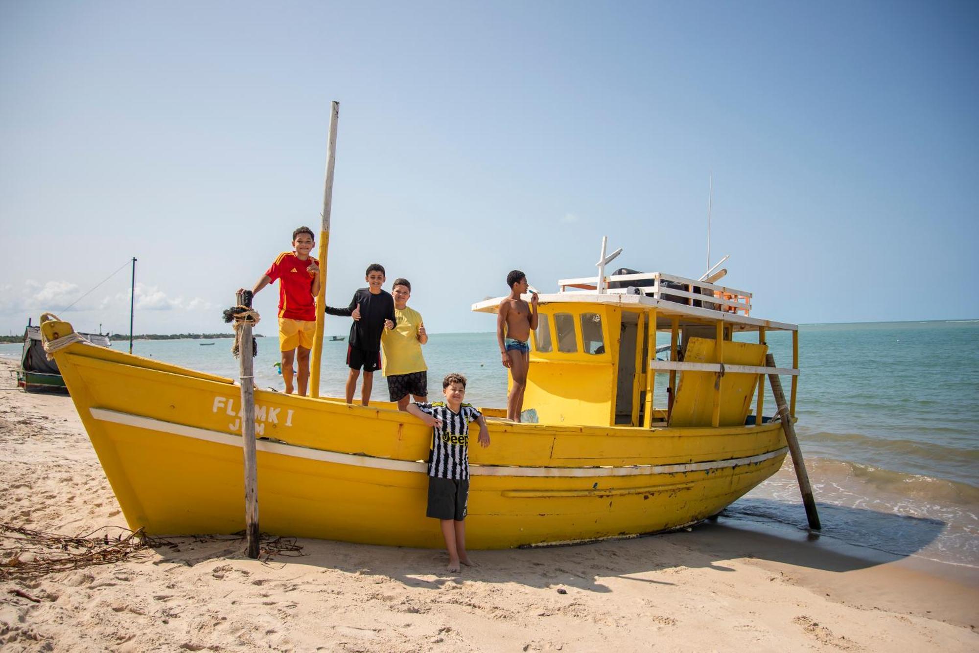Ocas Pataxo Pe Na Areia Acampamento Porto Seguro